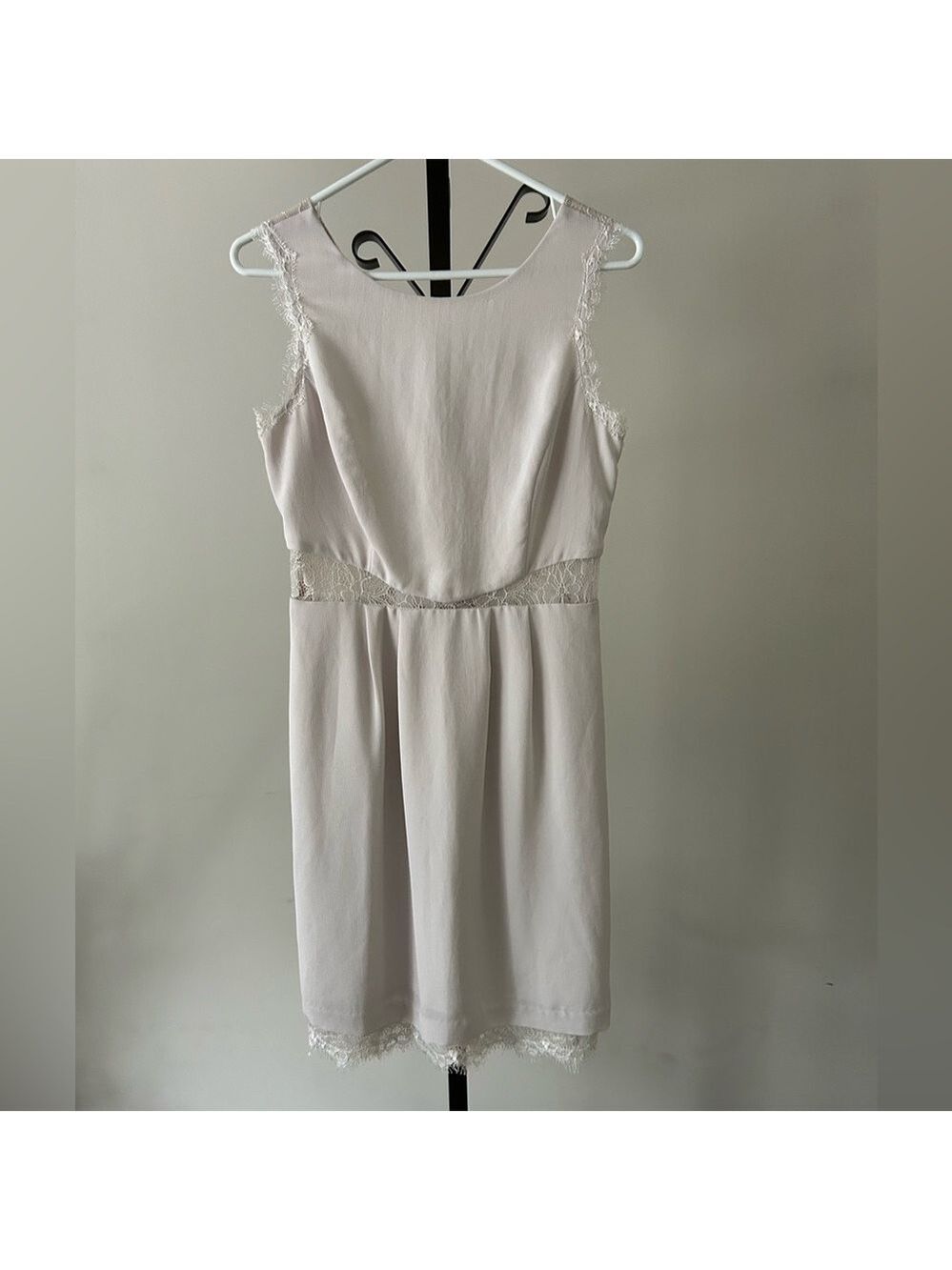 BCBG MaxAzria Maud Lace Back Sleeveless Dress, Size 4, Colour Cloud Grey. - Picture 3 of 9
